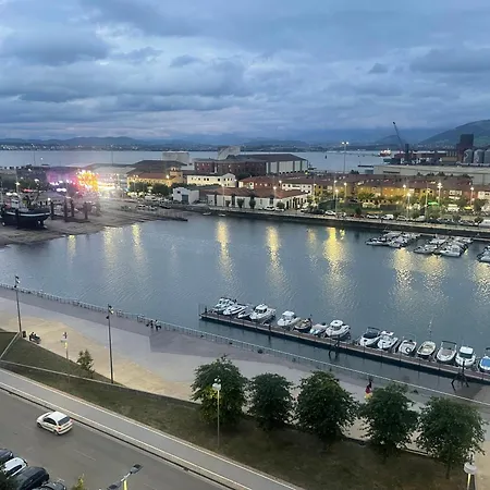 Atico En Barrio Pesquero 公寓 *